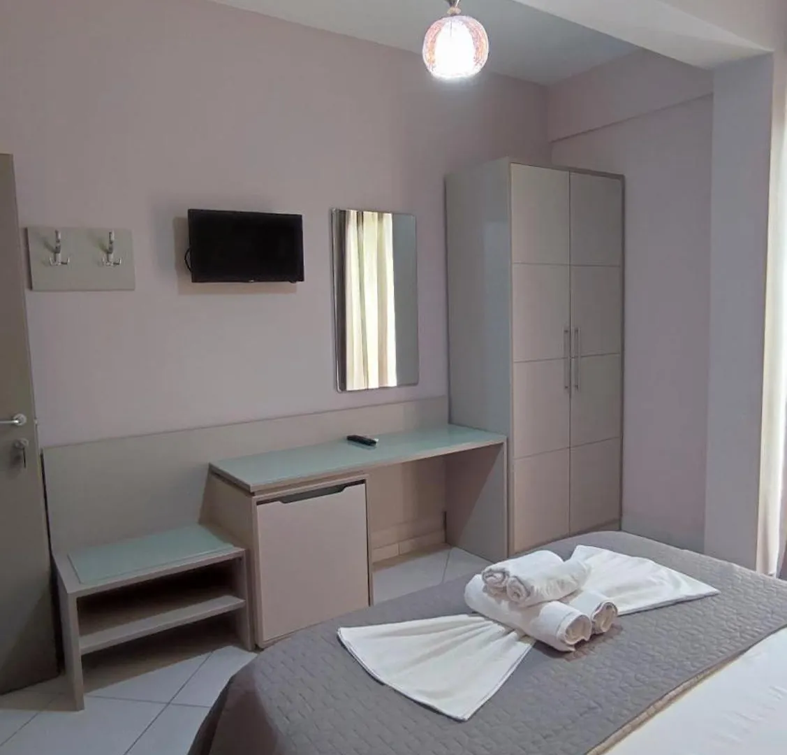 Hotel Olivio, דרמי אלבניה