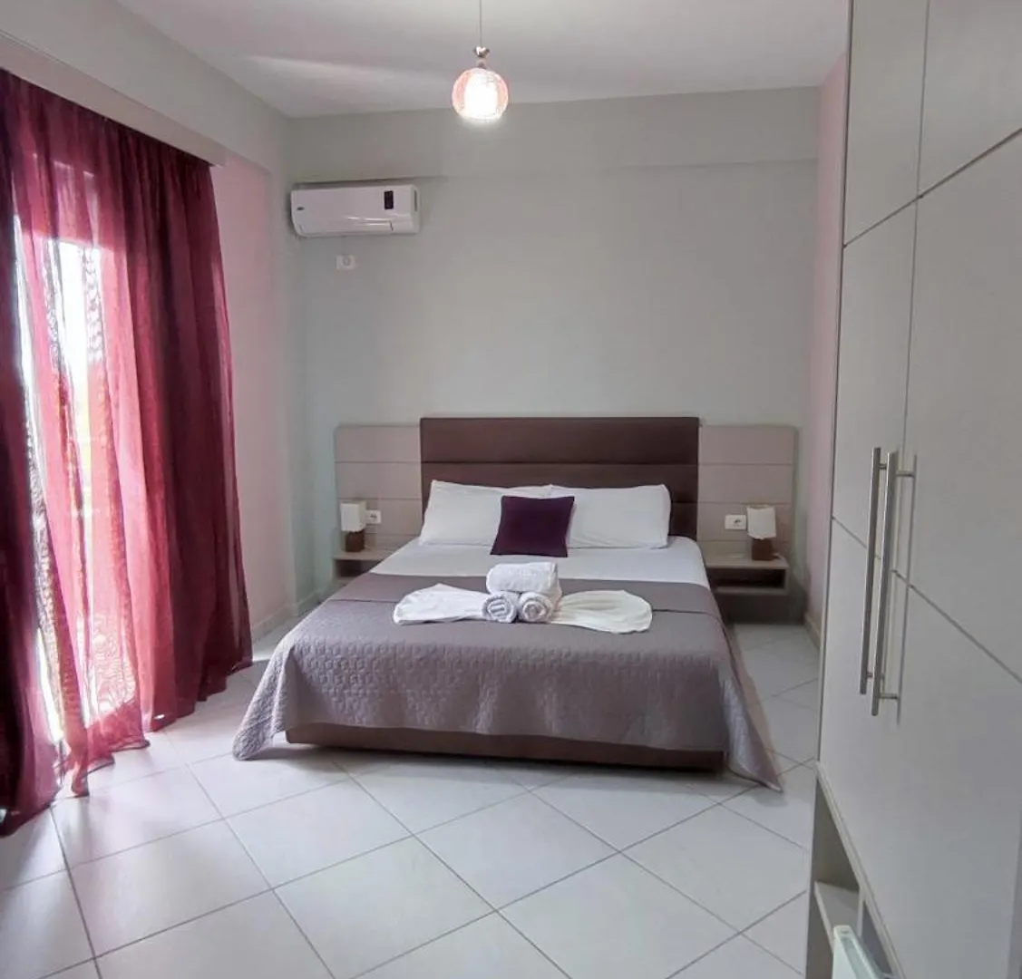 Hotel Olivio, דרמי אלבניה