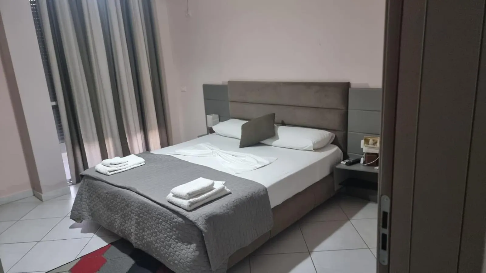 Hotel Olivio, דרמי אלבניה