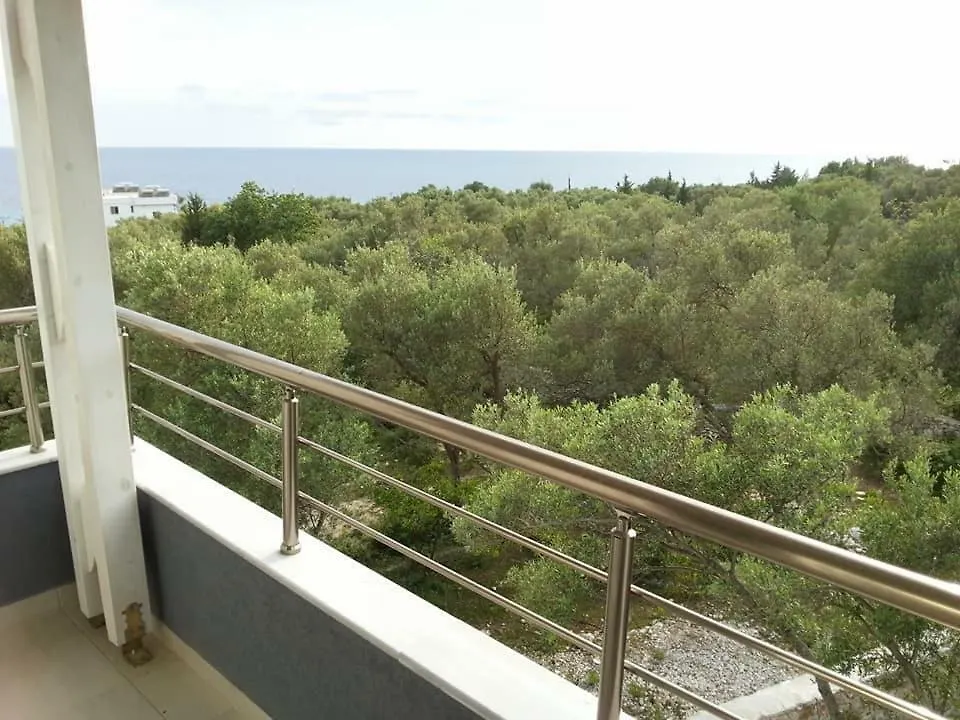 Hotel Olivio, דרמי