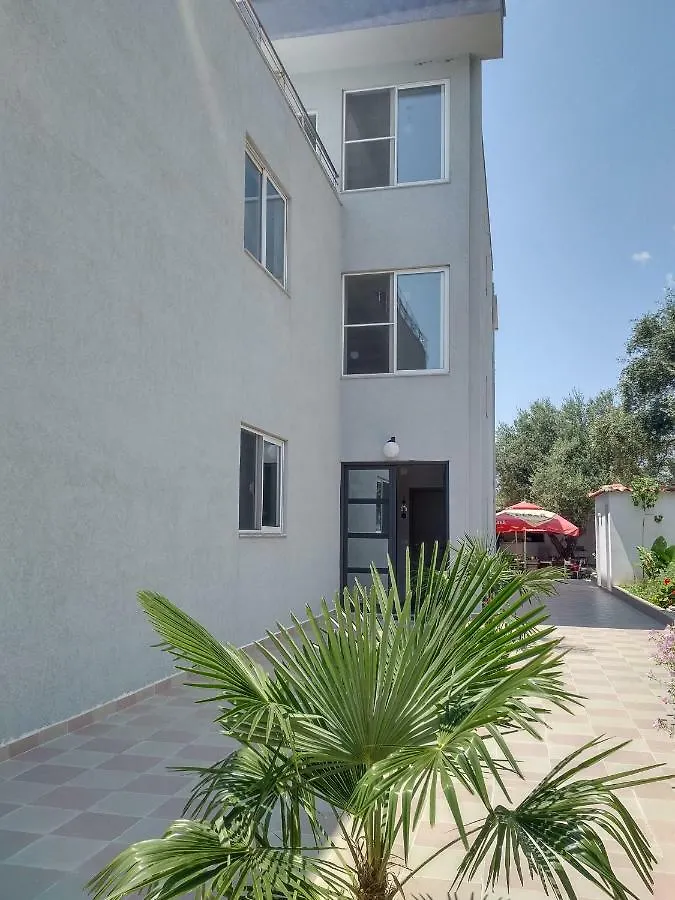 Hotel Olivio, דרמי אלבניה