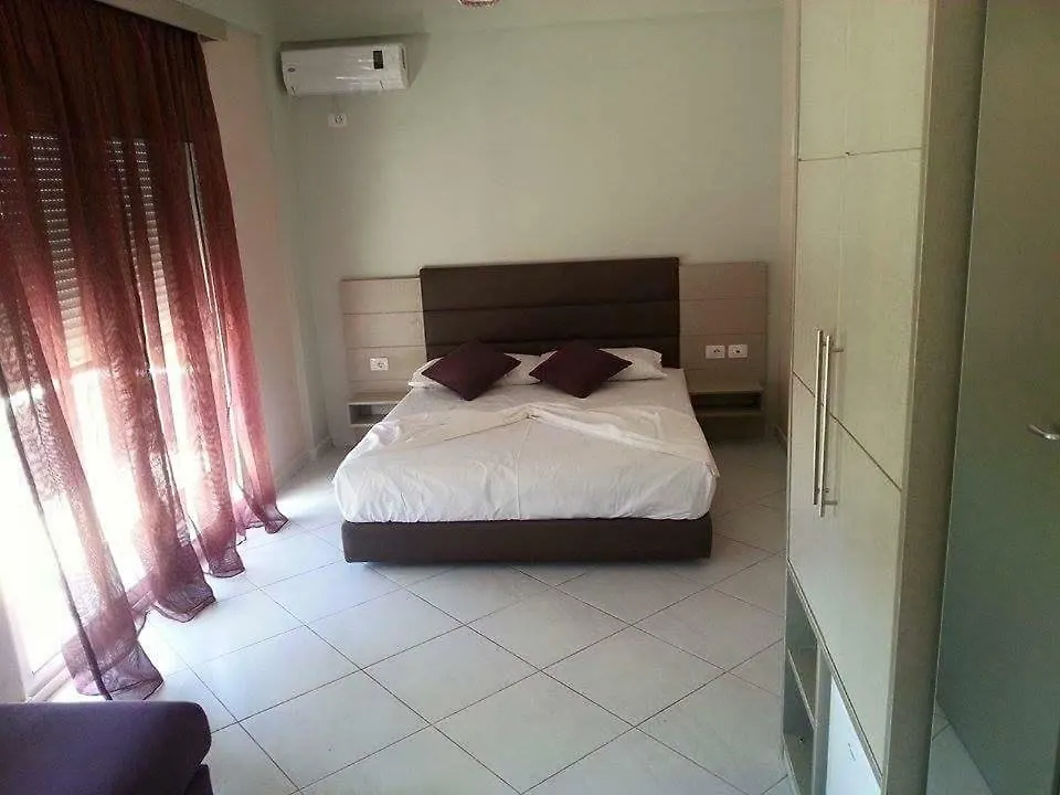 Hotel Olivio, דרמי