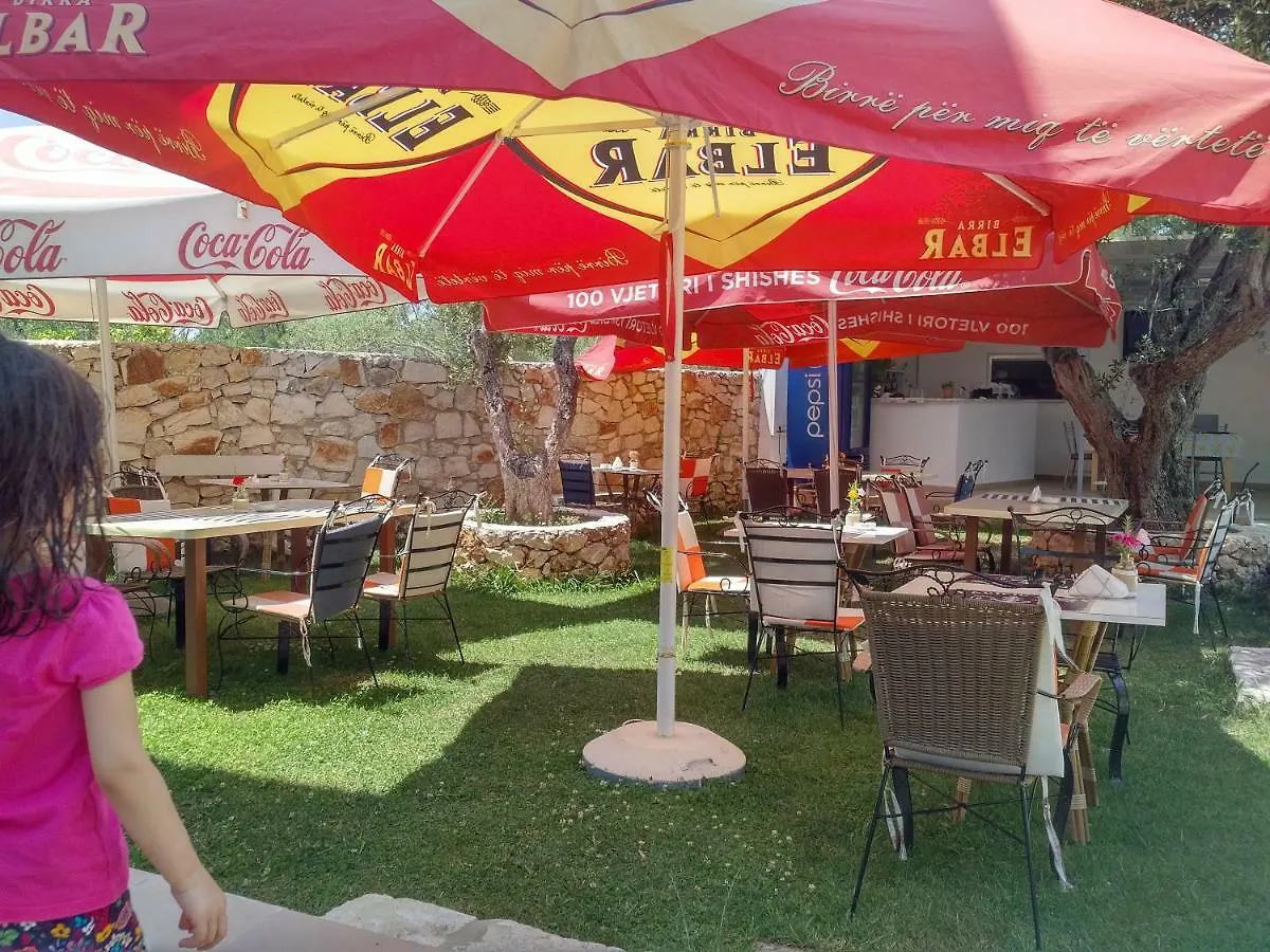 Hotel Olivio, דרמי אלבניה