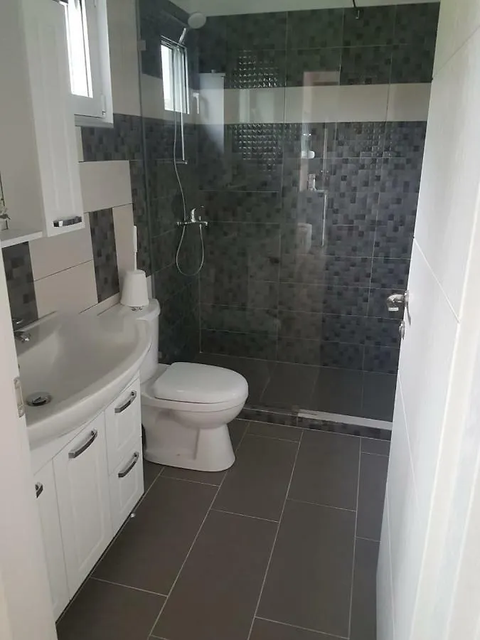 Hotel Olivio, דרמי