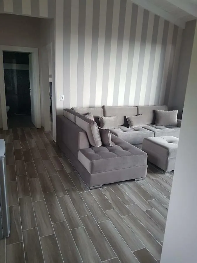 Hotel Olivio, דרמי